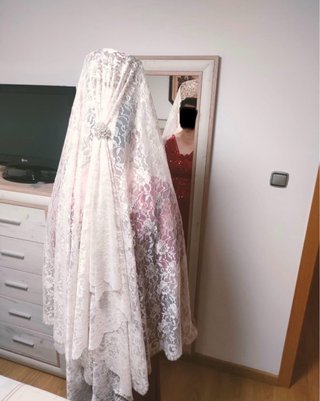 Mantilla de encaje blanco