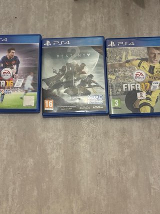 PS4 (PlayStation 4) Negra + Mando y Juegos