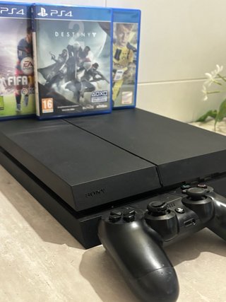 PS4 (PlayStation 4) Negra + Mando y Juegos