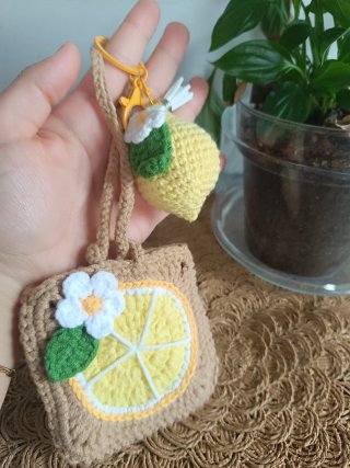 Porta AirPods de Crochet Limón con  Llavero
