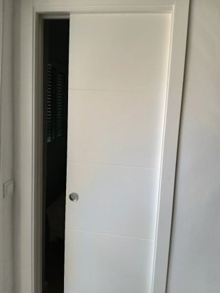 Puerta corredera de madera