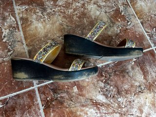 SANDALIAS CUÑA DE PIEL