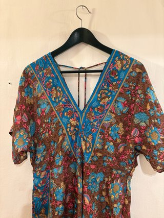 Vestido floral escote pico talla M