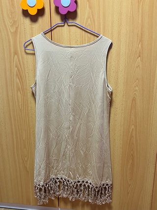 Vestido playero beige con flecos