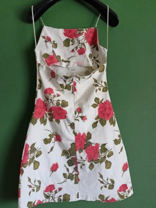 Vestido floral rosa y blanco