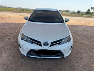 Coche Blanco Toyota Auris 2012