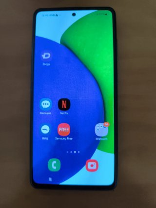 Samsung Galaxy A52 SM-A525F/DS con caja y cable.