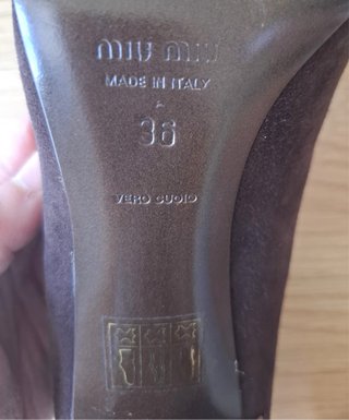 Zapatos de tacón Miu Miu marrones