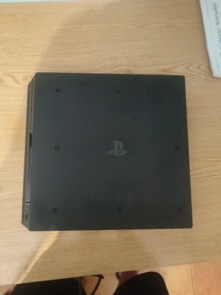 Consola PS4 Pro 1TB + 2 Mandos