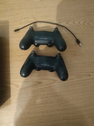 Consola PS4 Pro 1TB + 2 Mandos