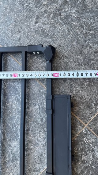 Valla metálica con puerta