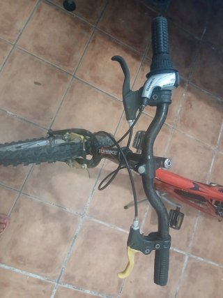 Bicicleta roja TOPBIKE