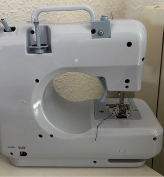 Máquina de coser Ufesa SW1201 facile