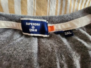 Superdry Camiseta Gris Cuello Pico