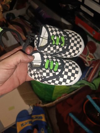 Lote de zapatos a estrenar y bolsos de fiesta