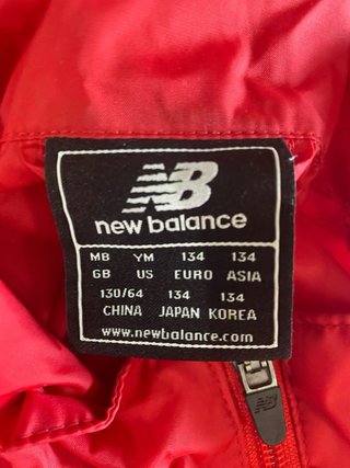 Cortavientos infantil New Balance rojo