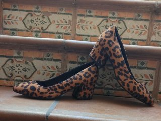 Zapatos tacón estampado animal print