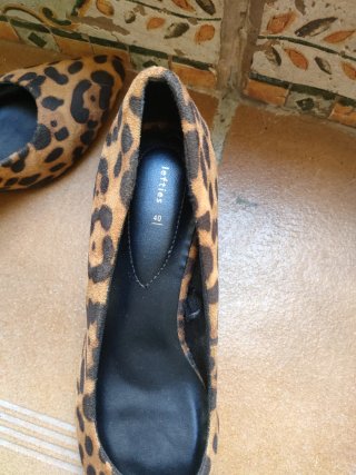 Zapatos tacón estampado animal print