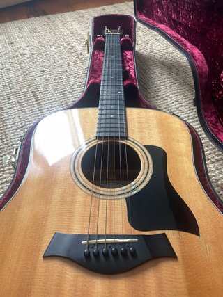 Taylor 310e hecha en USA + Estuche Rígido Original