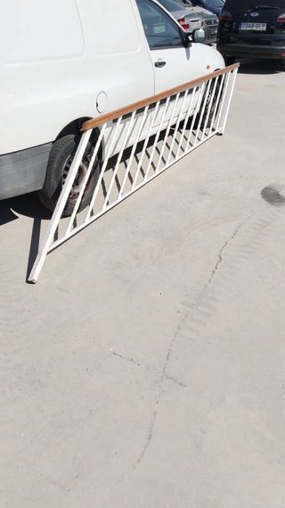 Escalera de madera y metal
