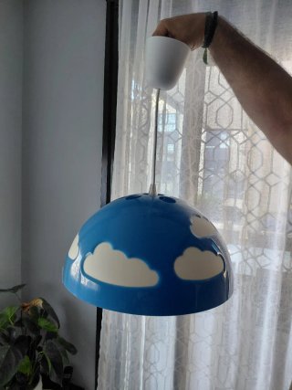 Lámpara infantil nube azul IKEA