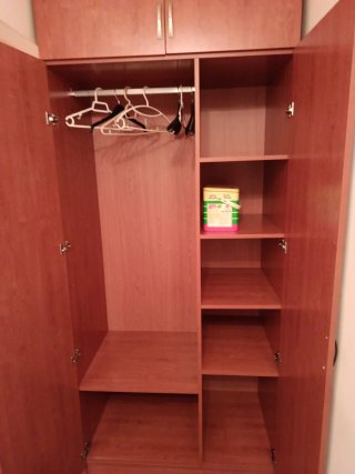 Armario con puertas de espejo