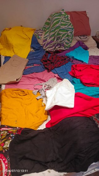 LOTE DE ROPA USADA 12 EUROS 50 PRENDAS