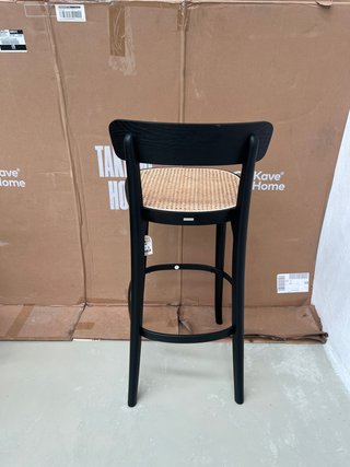 Sgabello Kave Home Romanek, legno nero e paglia