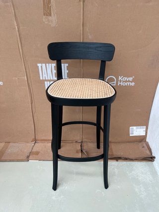 Sgabello Kave Home Romanek, legno nero e paglia