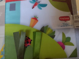Libro sensorial para bebés de Tiny Love