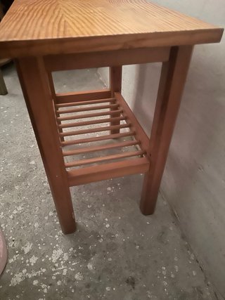 Mesa de madera auxiliar