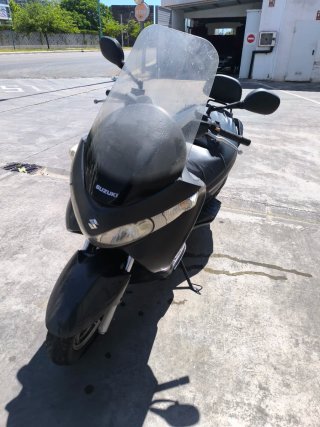 Suzuki burgman  125cc Scooter Negra y Gris