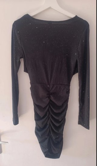 Vestido negro brillante cruzado