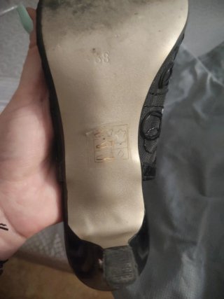 Zapatos de tacón bajo negros