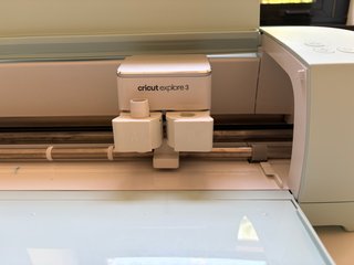 Cricut Explore 3 con muchos accesorios