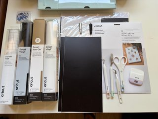 Cricut Explore 3 con muchos accesorios