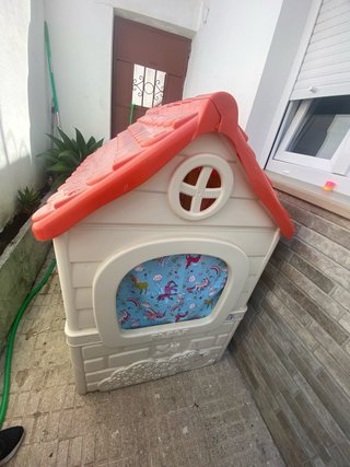 Casa de juegos y tobogán infantil