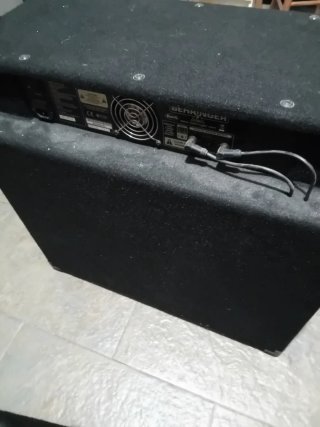 Behringer Ultrabass BX4210A Amplificador Bajo