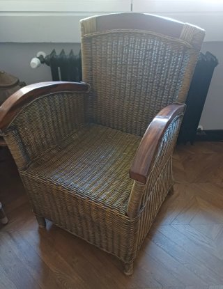 Preciosa pareja de butacas de mimbre y madera