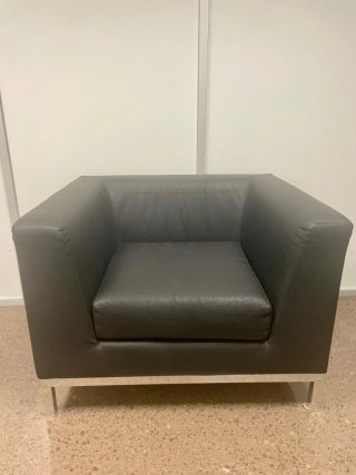 Conjunto 3 sillones negros y 2 mesas cristal