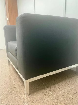 Conjunto 3 sillones negros y 2 mesas cristal