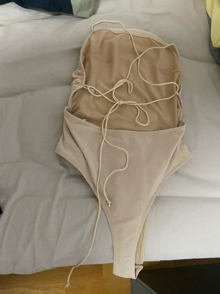Body de malla beige con espalda descubierta