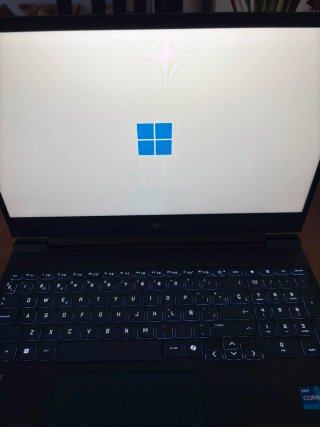 Ordenador HP Victus Azul Marino. RTX4060