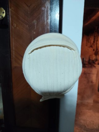 sombreros antiguos junto con caja porta sombreros
