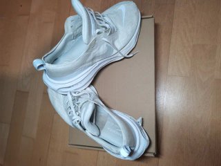 Nike ZoomX Invincible Run 3 Blancas