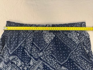 Pantaloni H&M ampi blu e bianchi stampa bandana