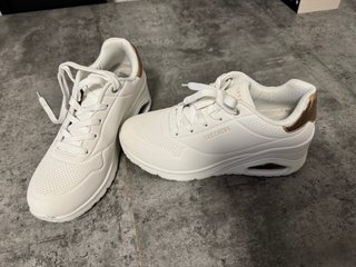 NUEVAS Zapatillas Skechers Blancas y Doradas