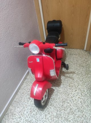 Moto Eléctrica Vespa Roja Infantil