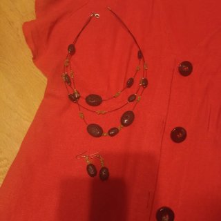Vestido rojo con botones