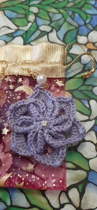 Pendientes artesanales malva flor